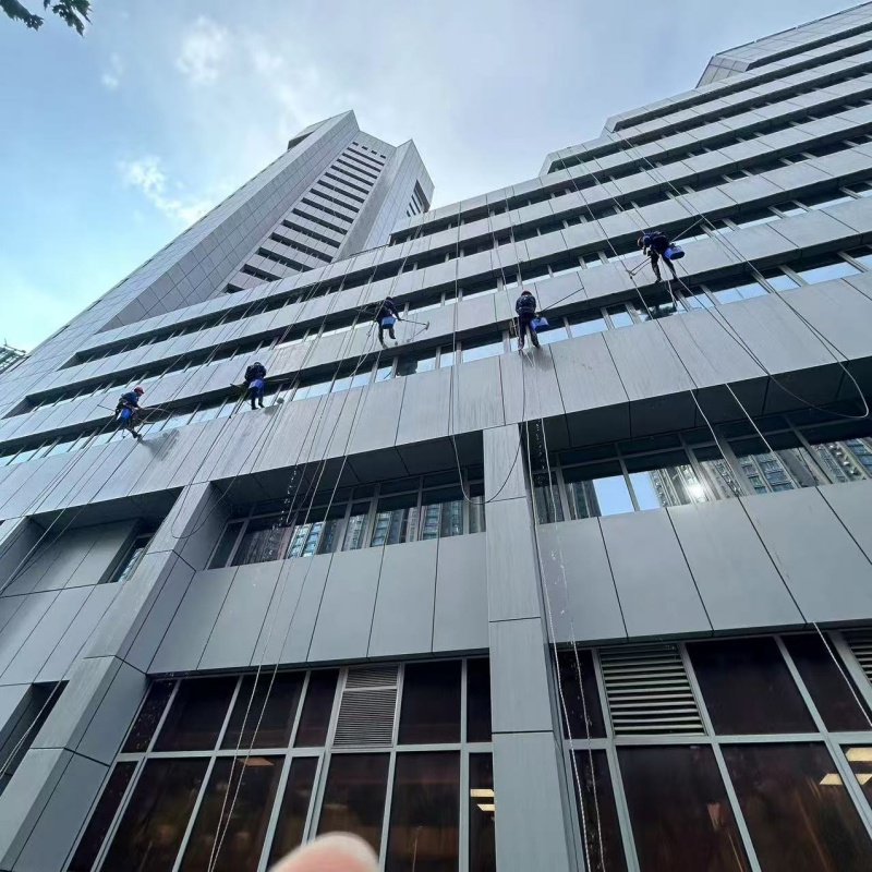 光谷金融中心外墙清洗